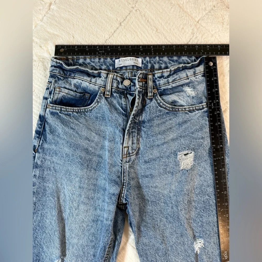 Muselooks women’s size 5 high waisted mom jeans light wash great condition